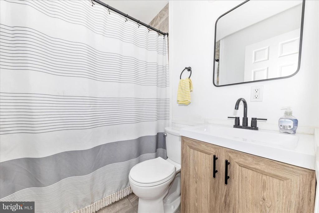 Image 29 of property listing at 28513 WOODVIEW DR, Damascus, MD 20872