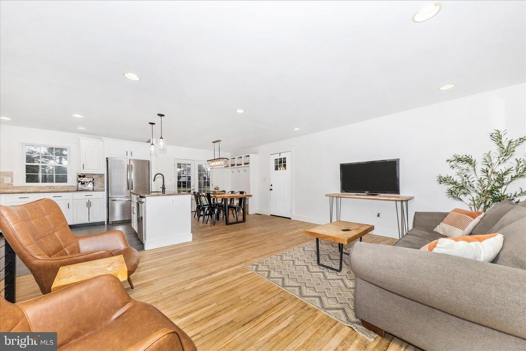 Image 3 of property listing at 28513 WOODVIEW DR, Damascus, MD 20872