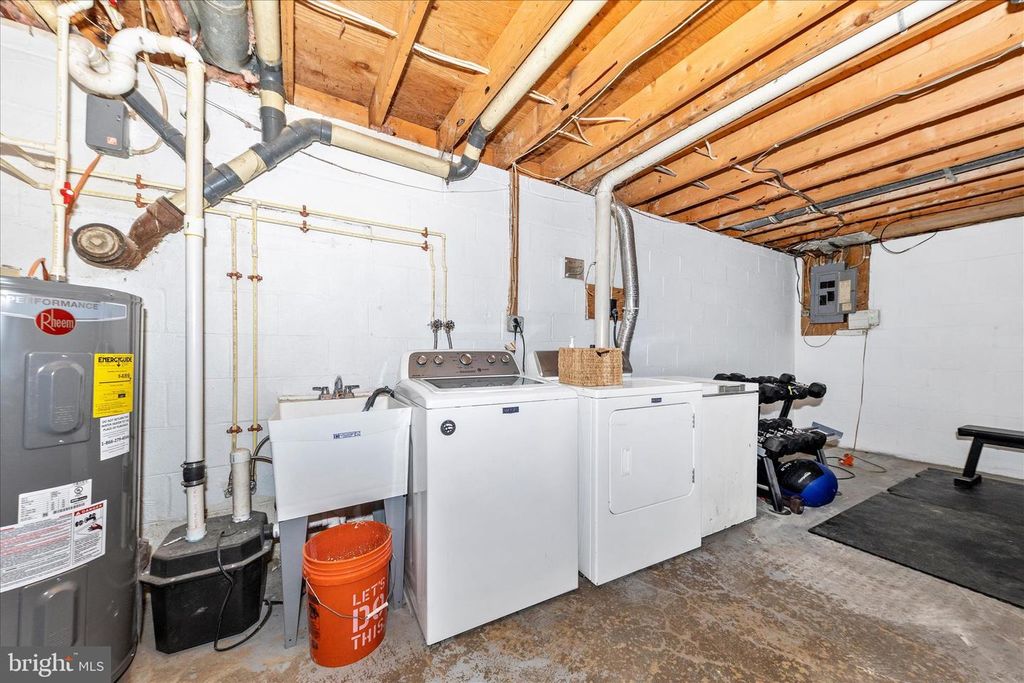 Image 38 of property listing at 28513 WOODVIEW DR, Damascus, MD 20872
