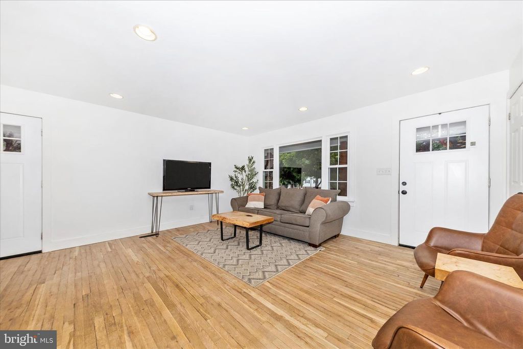 Image 4 of property listing at 28513 WOODVIEW DR, Damascus, MD 20872