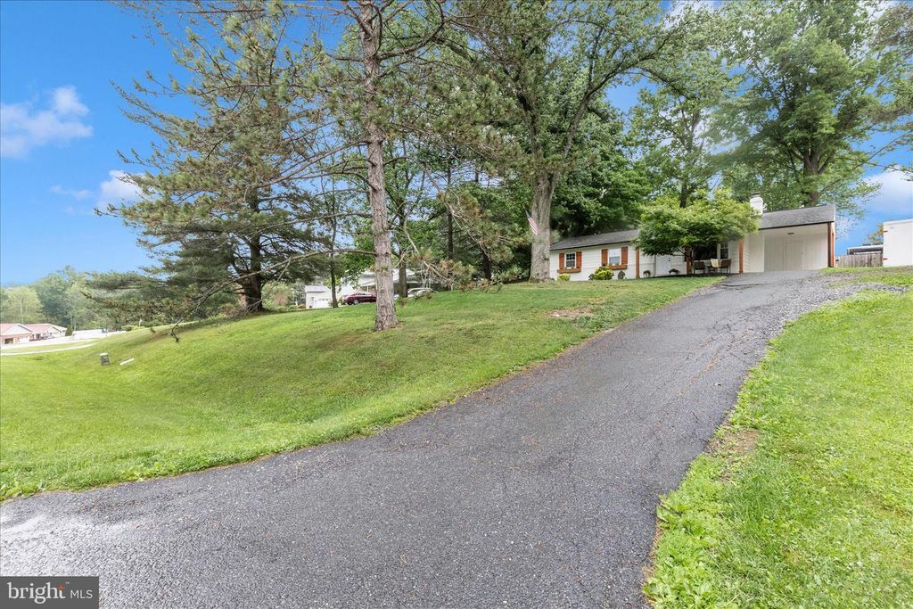 Image 43 of property listing at 28513 WOODVIEW DR, Damascus, MD 20872
