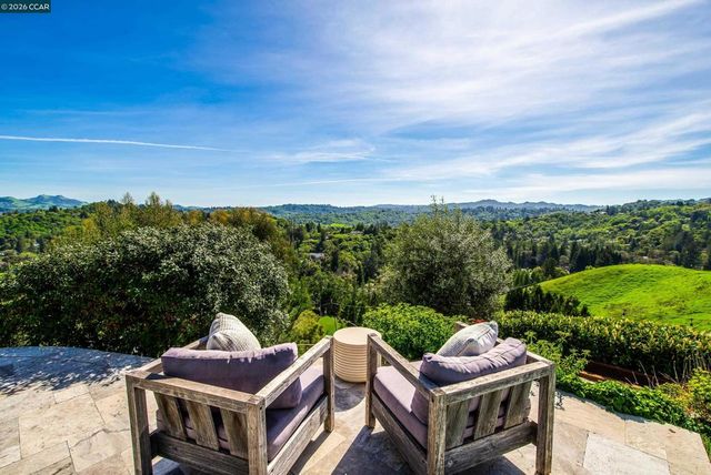 33 Deer Trail, Lafayette, CA 94549