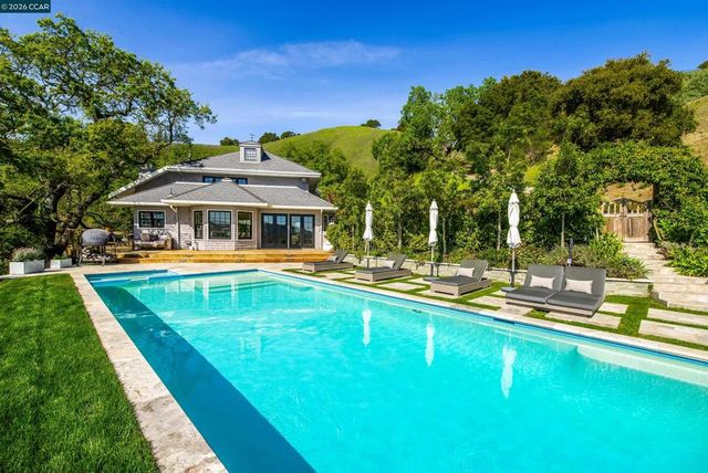 33 Deer Trail, Lafayette, CA 94549