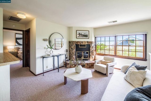 33 Deer Trail, Lafayette, CA 94549