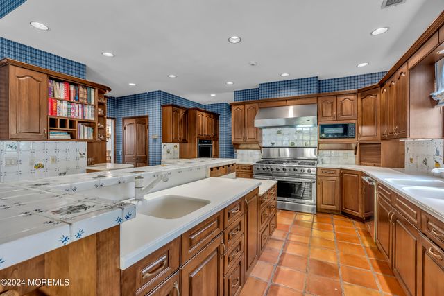 34 Bruns Road, West Allenhurst, NJ 07711