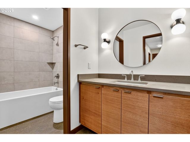 3500 Sw 44TH Ave, Portland, OR 97221