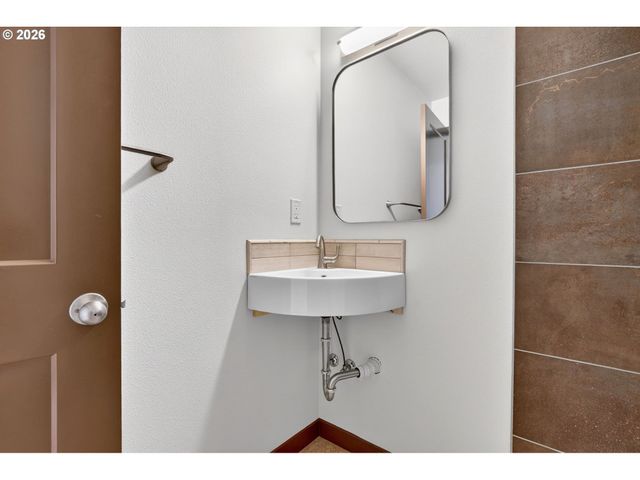 3500 Sw 44TH Ave, Portland, OR 97221