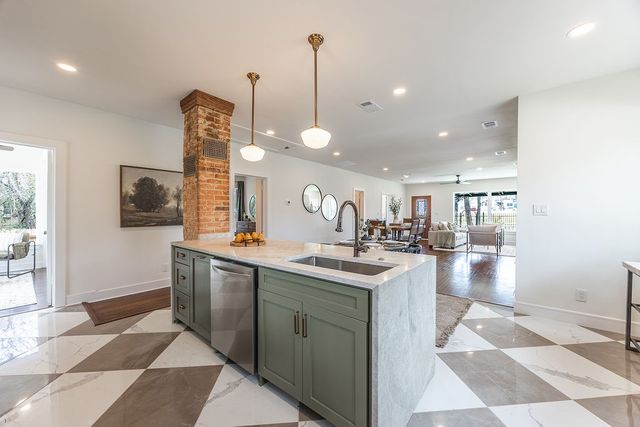 624 N Vernon Avenue, Dallas, TX 75208