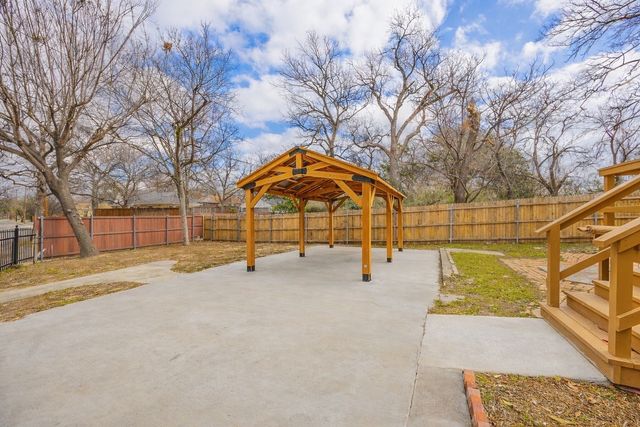 624 N Vernon Avenue, Dallas, TX 75208