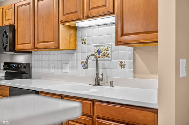 6509 Emerald Hill Court 310, Indianapolis, IN 46237