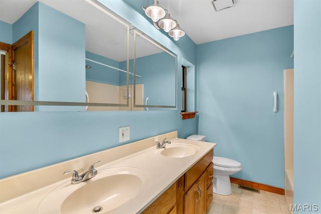 1192 Quiver Court, Lake Sherwood, MO 63357