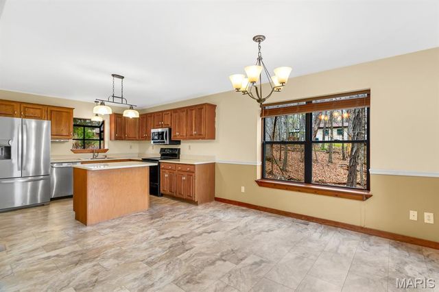 1192 Quiver Court, Lake Sherwood, MO 63357