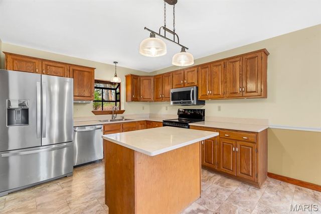 1192 Quiver Court, Lake Sherwood, MO 63357