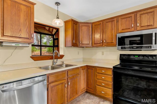 1192 Quiver Court, Lake Sherwood, MO 63357