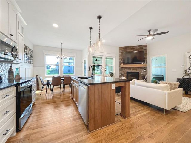 1603 Jaclyn Drive, Grain Valley, MO 64029