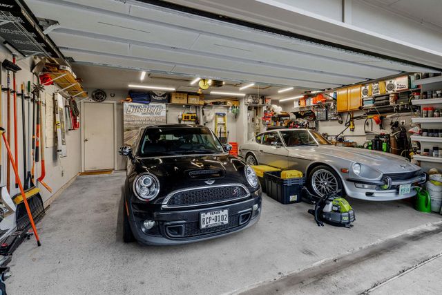 102 Camellia DR, Hutto, TX 78634