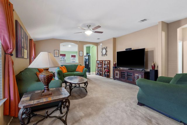 102 Camellia DR, Hutto, TX 78634