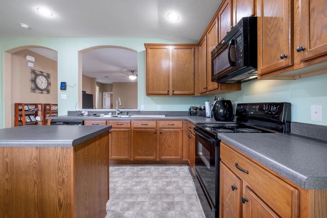 102 Camellia DR, Hutto, TX 78634