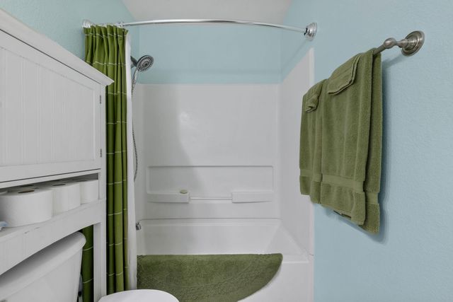 102 Camellia DR, Hutto, TX 78634