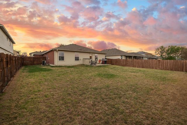 102 Camellia DR, Hutto, TX 78634