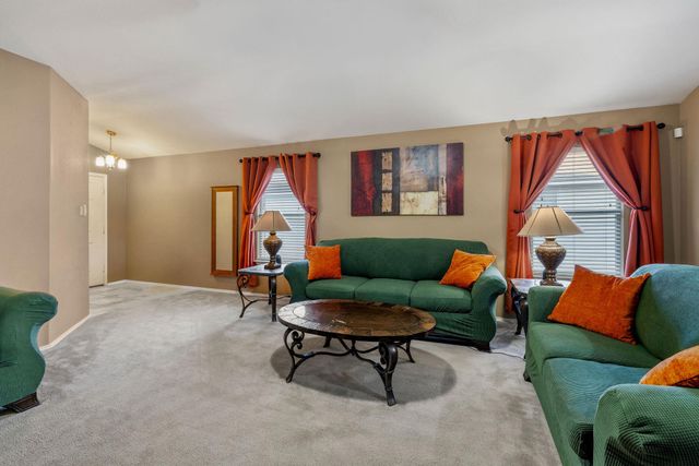 102 Camellia DR, Hutto, TX 78634