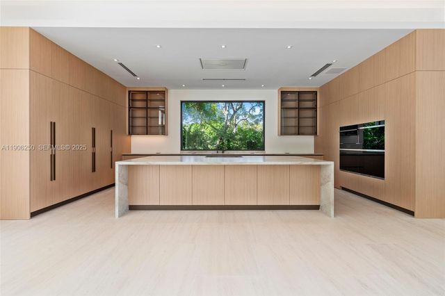 9400 SW 60th Ct, Pinecrest, FL 33156