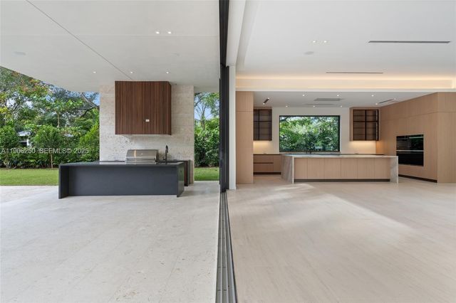 9400 SW 60th Ct, Pinecrest, FL 33156