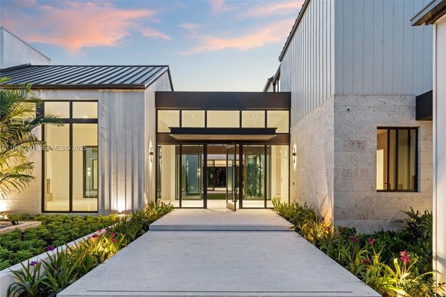 9400 SW 60th Ct, Pinecrest, FL 33156