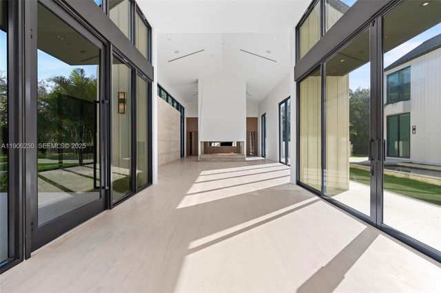 9400 SW 60th Ct, Pinecrest, FL 33156