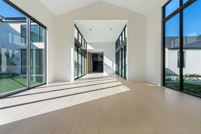 9400 SW 60th Ct, Pinecrest, FL 33156