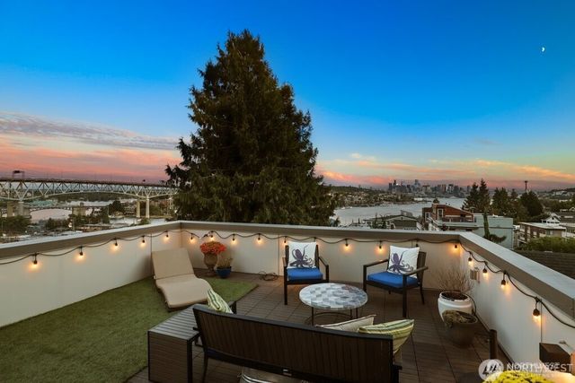 105 NE 40th Street, Seattle, WA 98105