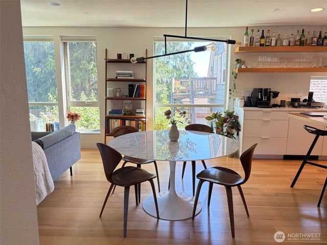 105 NE 40th Street, Seattle, WA 98105