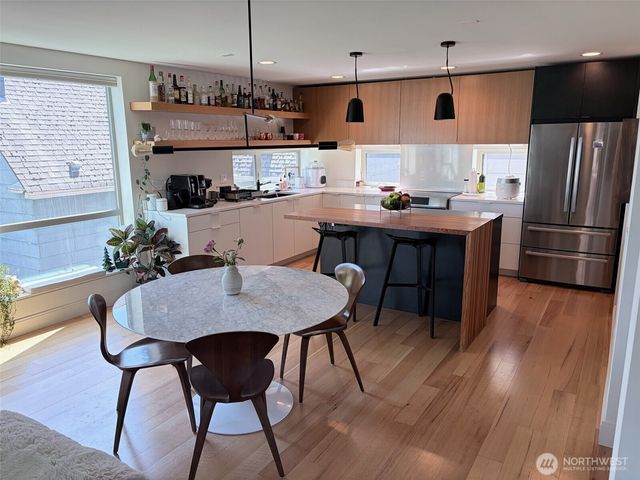 105 NE 40th Street, Seattle, WA 98105