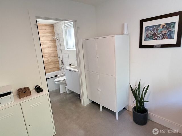 105 NE 40th Street, Seattle, WA 98105