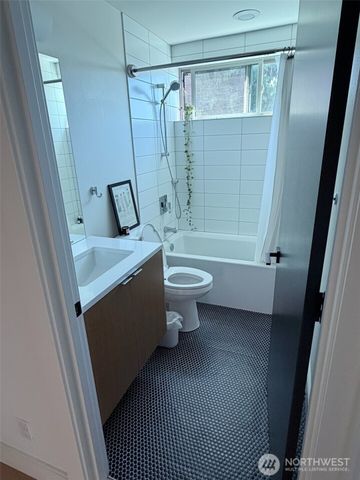 105 NE 40th Street, Seattle, WA 98105