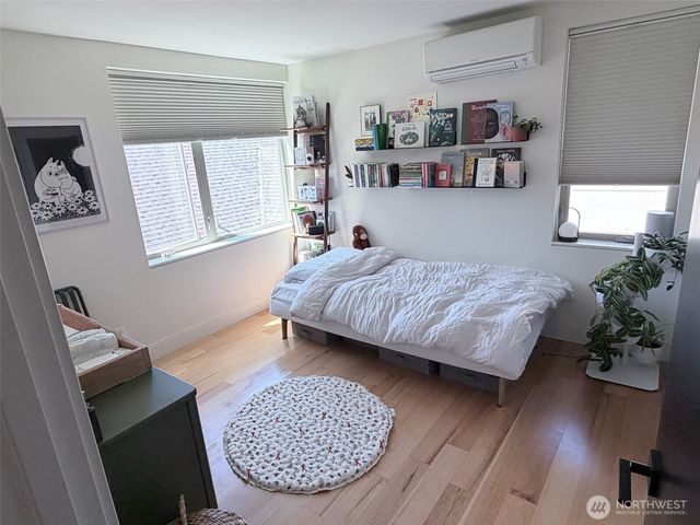 105 NE 40th Street, Seattle, WA 98105