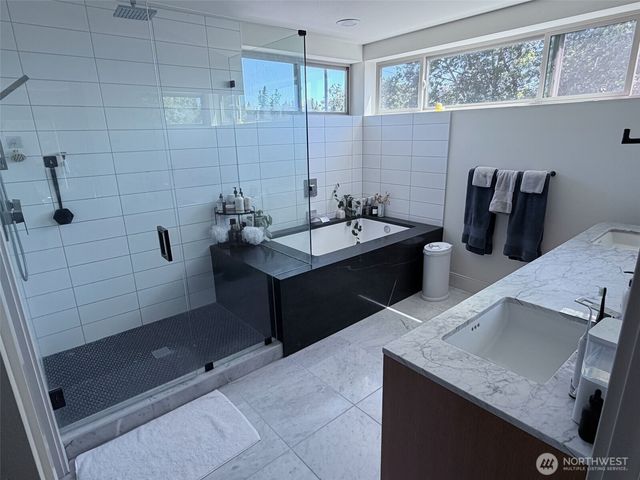105 NE 40th Street, Seattle, WA 98105