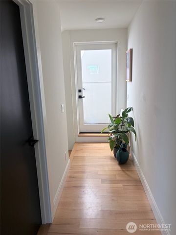 105 NE 40th Street, Seattle, WA 98105
