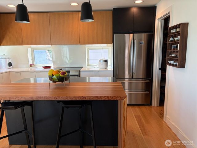 105 NE 40th Street, Seattle, WA 98105