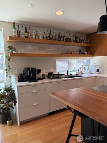 105 NE 40th Street, Seattle, WA 98105