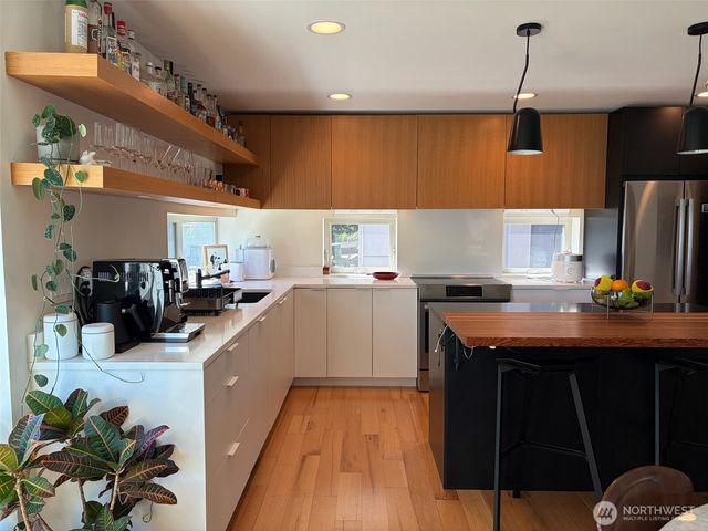 105 NE 40th Street, Seattle, WA 98105