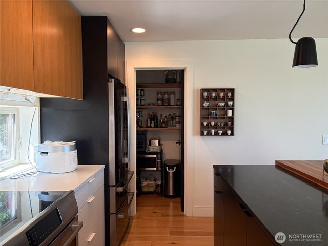 105 NE 40th Street, Seattle, WA 98105