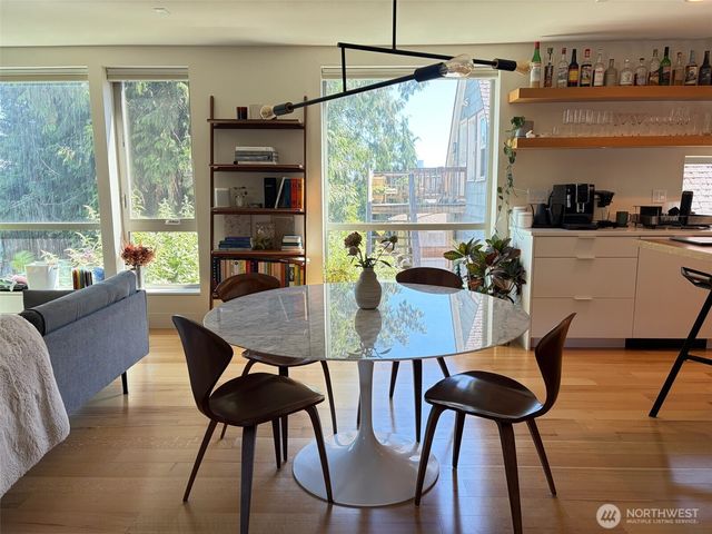 105 NE 40th Street, Seattle, WA 98105