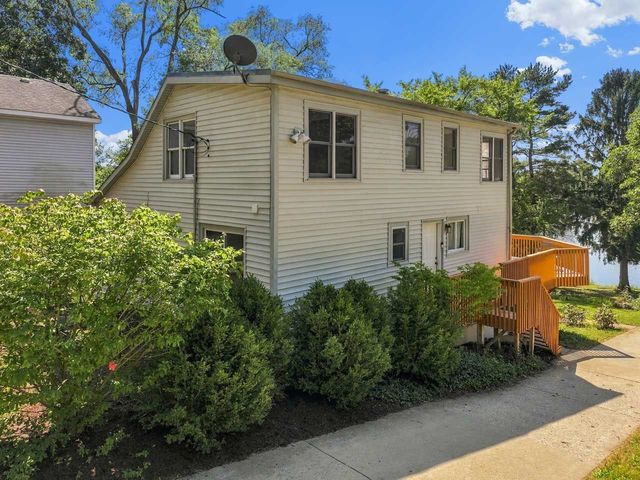 205 Hillside Drive, Island Lake, IL 60042