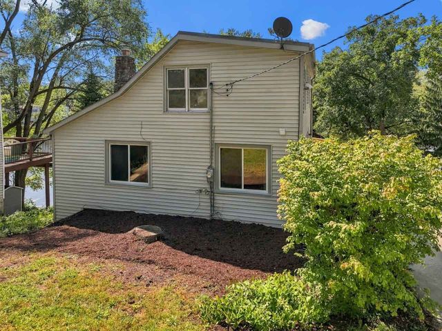 205 Hillside Drive, Island Lake, IL 60042