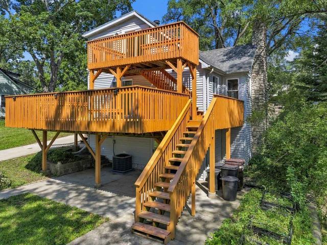 205 Hillside Drive, Island Lake, IL 60042