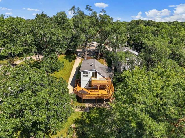 205 Hillside Drive, Island Lake, IL 60042