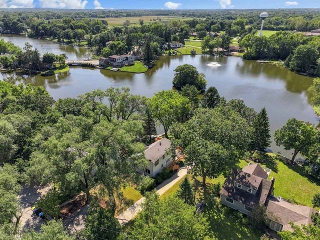 205 Hillside Drive, Island Lake, IL 60042