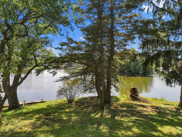 205 Hillside Drive, Island Lake, IL 60042