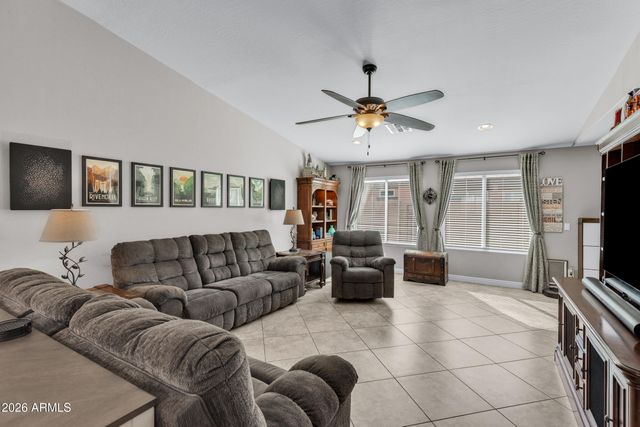 2185 E HAZELTINE Way, Gilbert, AZ 85298